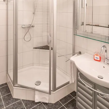 Alan In Close To Bus - Amazing View - Location * 卡普伦