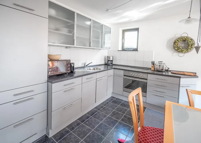 Alan In Close To Bus - Amazing View - Location